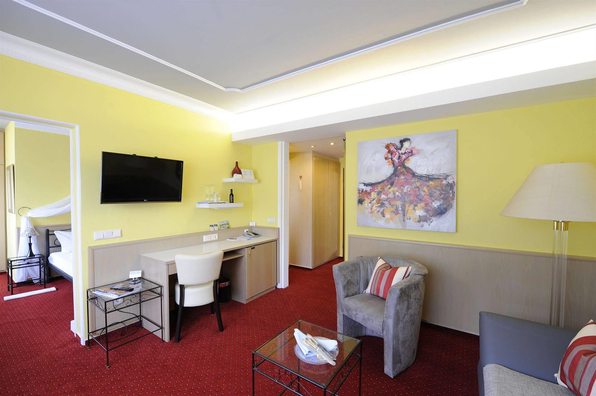 Hotel Ambiente 바드벨링겐 외부 사진