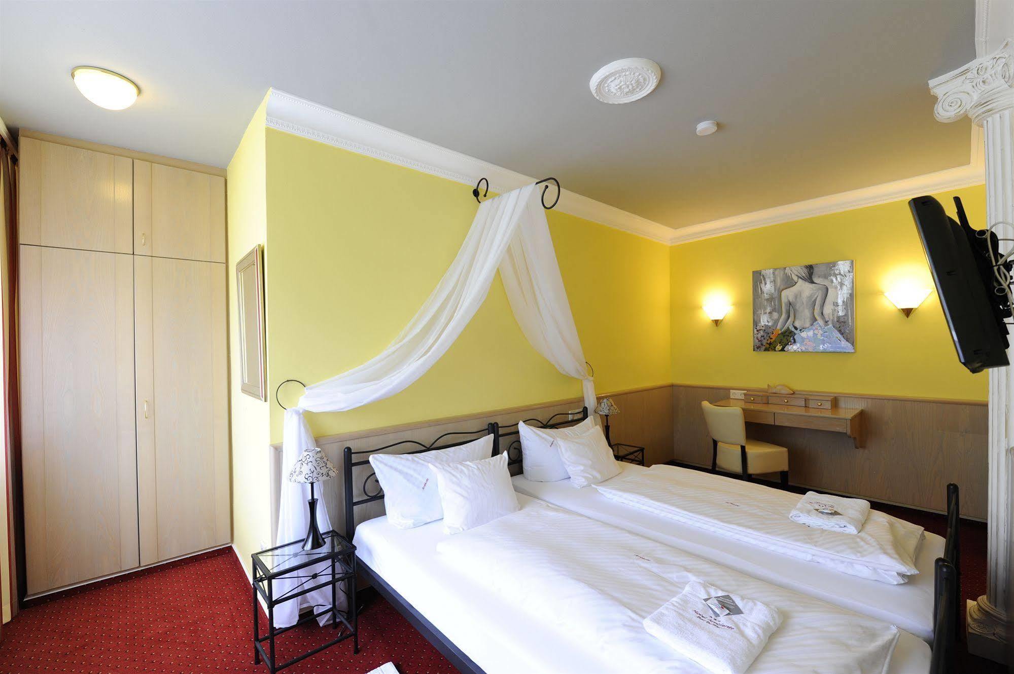 Hotel Ambiente 바드벨링겐 외부 사진